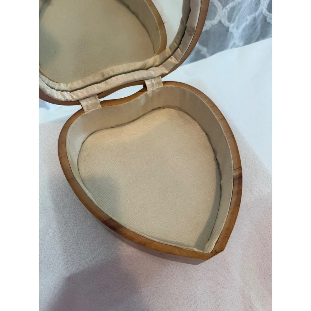 N/A vintage heart